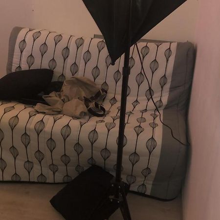 Appartement Lisieux Calme Tres Bien Equipe エクステリア 写真