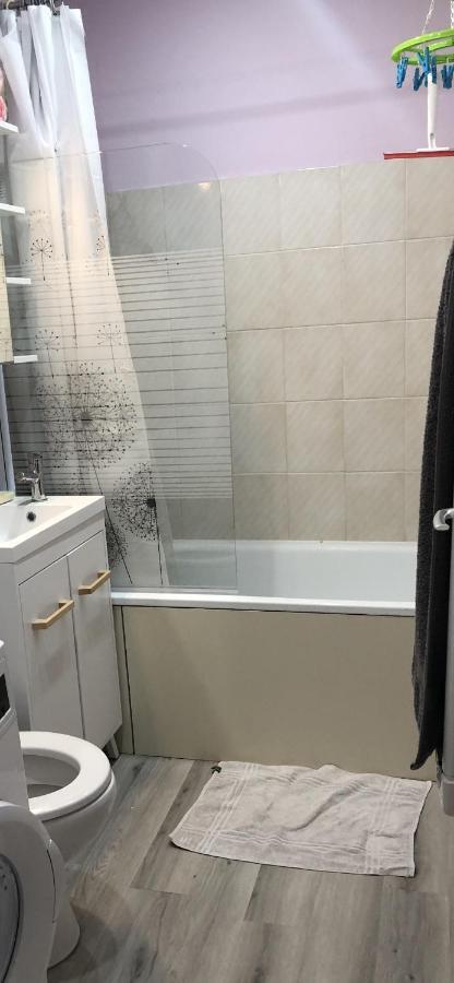 Appartement Lisieux Calme Tres Bien Equipe エクステリア 写真