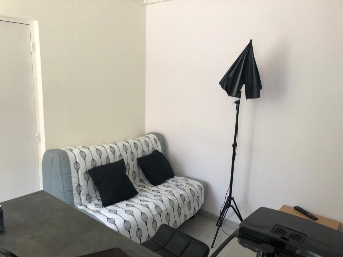 Appartement Lisieux Calme Tres Bien Equipe エクステリア 写真