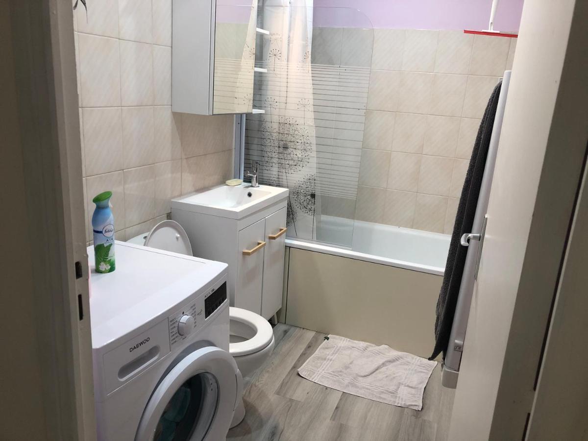 Appartement Lisieux Calme Tres Bien Equipe エクステリア 写真